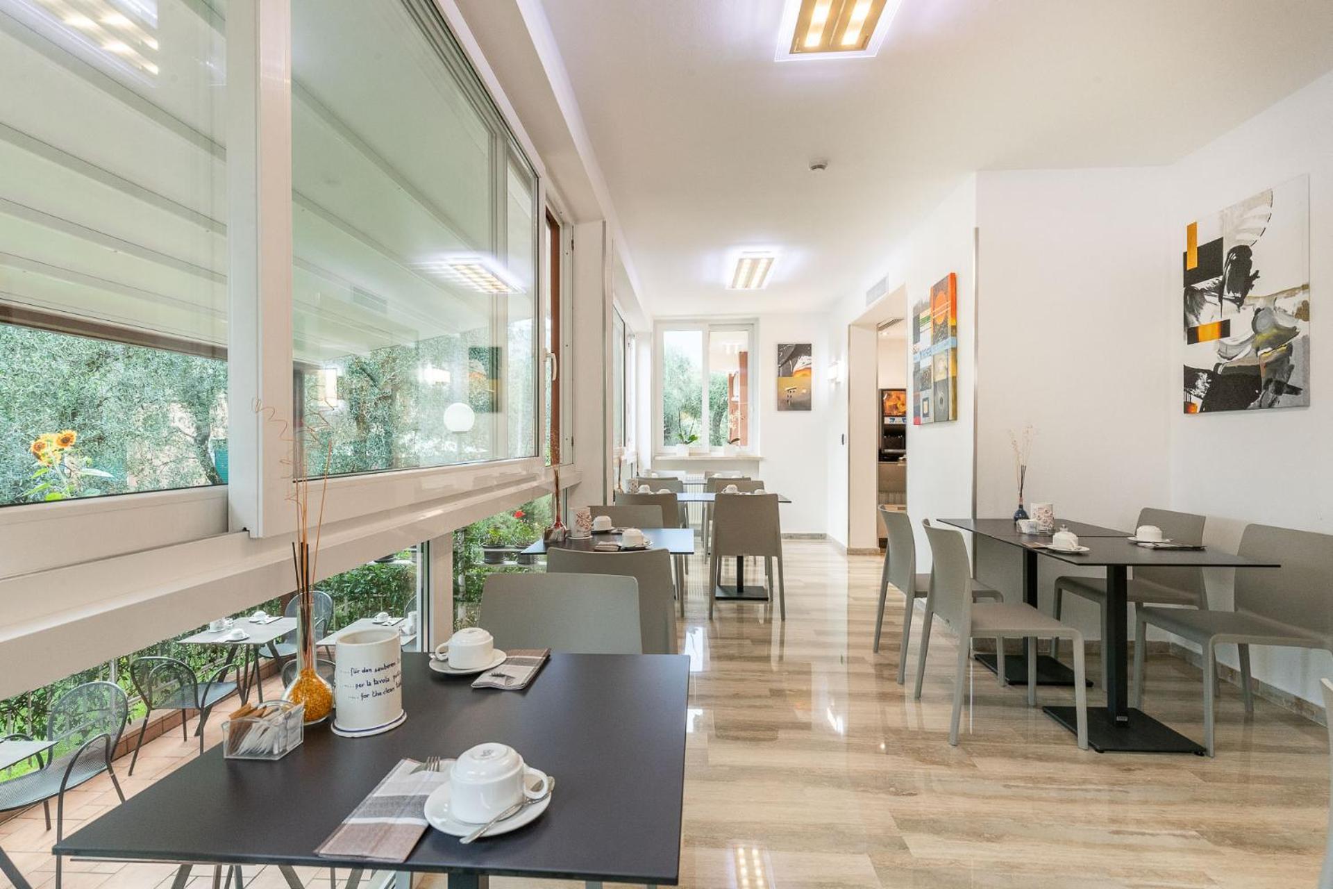 Hotel Garni Ischia มัลเชซิเน ภายนอก รูปภาพ