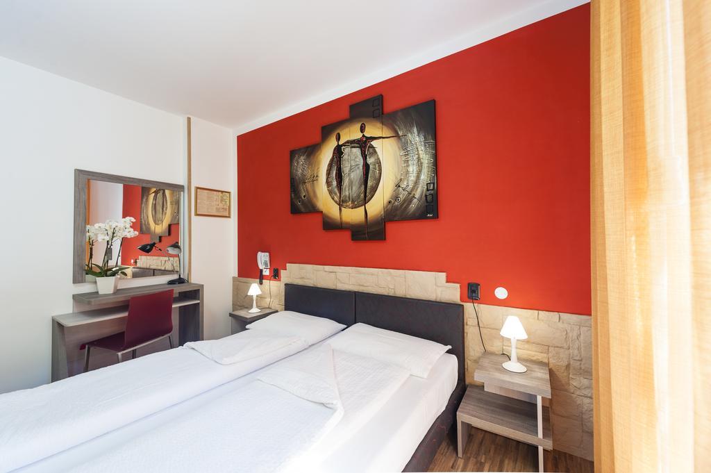 Hotel Garni Ischia มัลเชซิเน ห้อง รูปภาพ