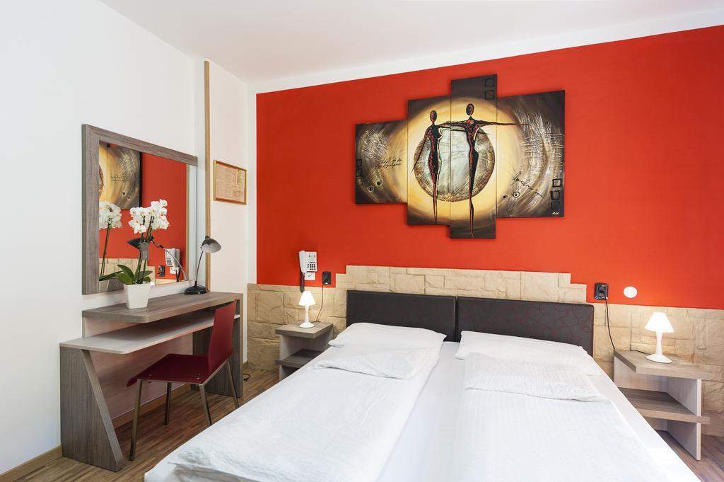 Hotel Garni Ischia มัลเชซิเน ห้อง รูปภาพ