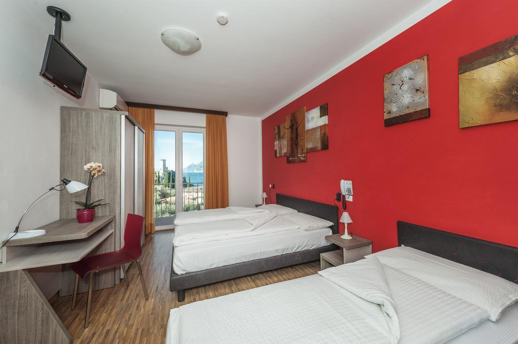Hotel Garni Ischia มัลเชซิเน ห้อง รูปภาพ