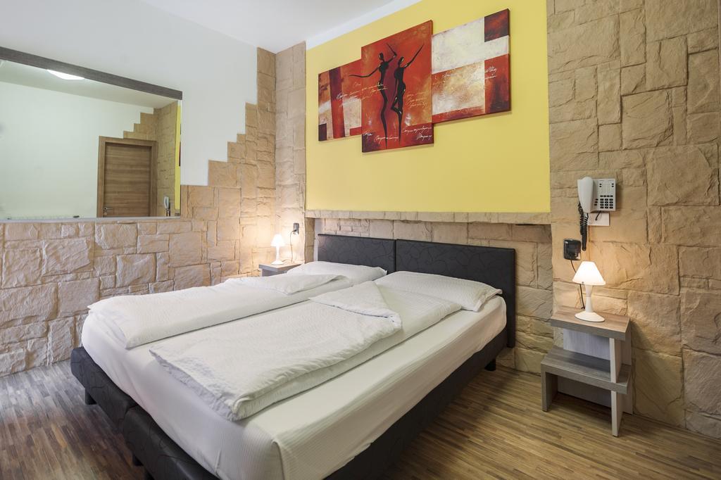 Hotel Garni Ischia มัลเชซิเน ห้อง รูปภาพ